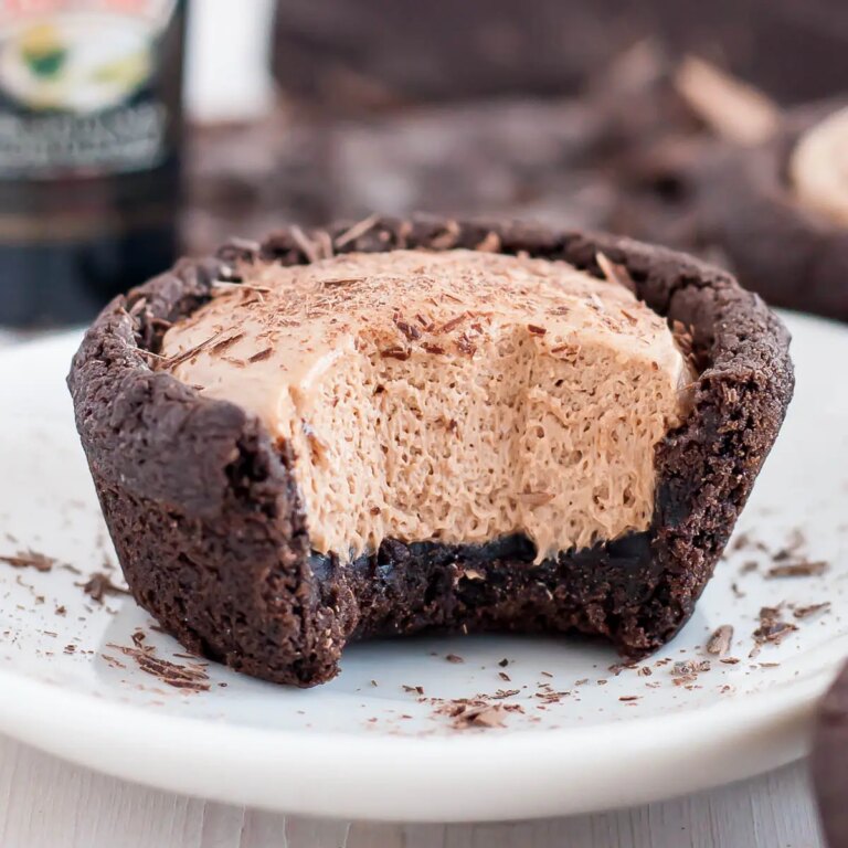 Bouchées de Cheescake au Baileys dans des Coupes en Biscuit Chocolat